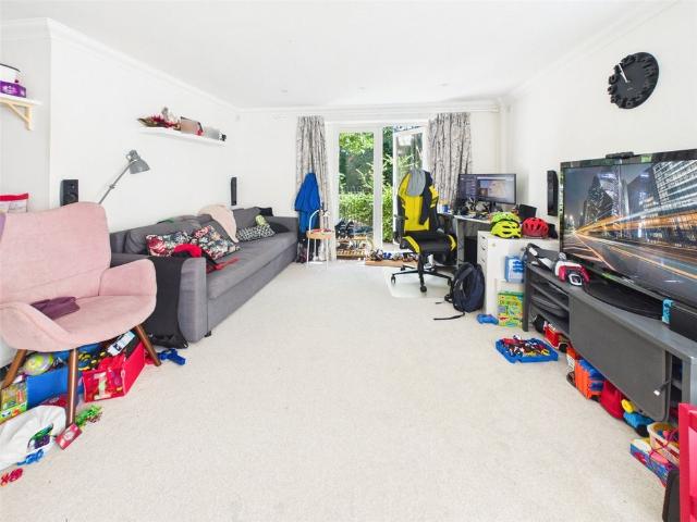 Apartment for rent in Strawberry Hill, Greater London