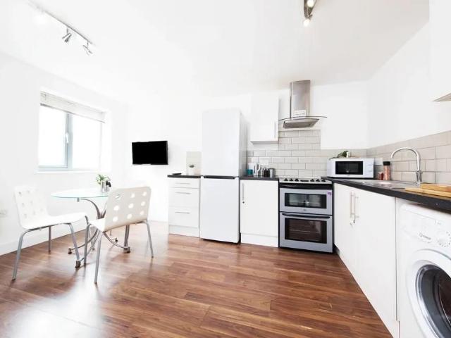 Studio for rent in Bede Island, Old Wharf