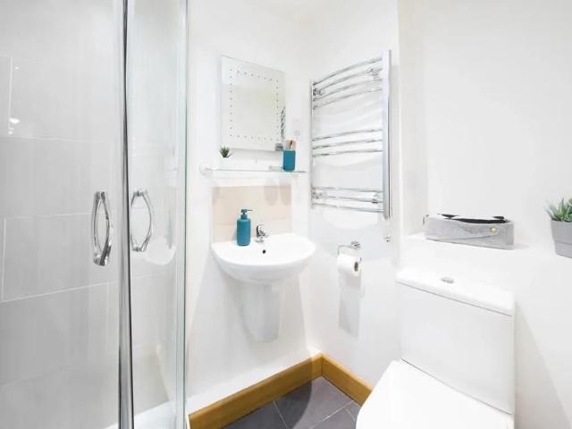 Studio for rent in Bede Island, Old Wharf