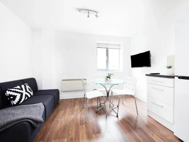 Studio for rent in Bede Island, Old Wharf