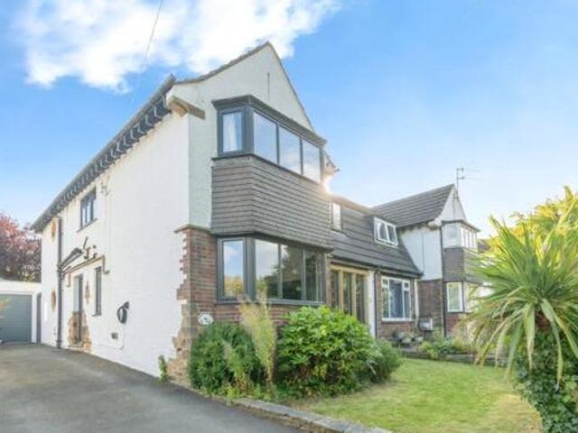 House for sale in Cottingley, West Yorkshire