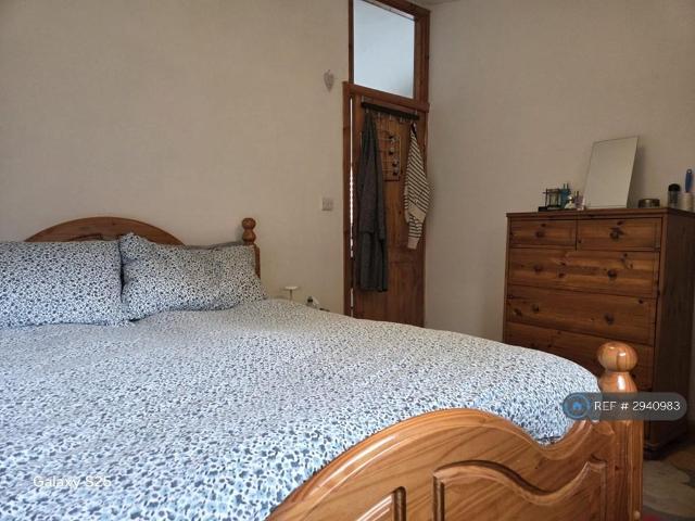 Apartment for rent in Grange Park, Greater London