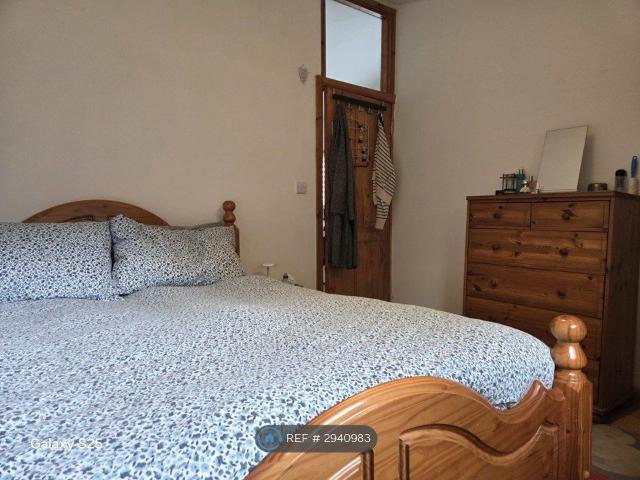 Apartment for rent in Grange Park, Greater London