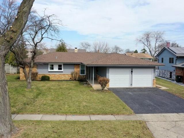 House for sale in Elk Grove Village, Illinois