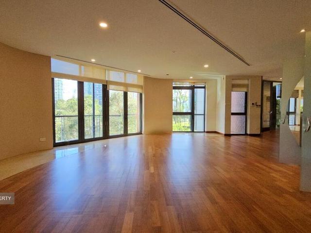 Condominium for sale in River Valley