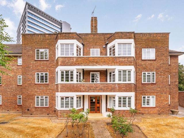 Apartment for rent in Strand-on-the-Green, Greater London