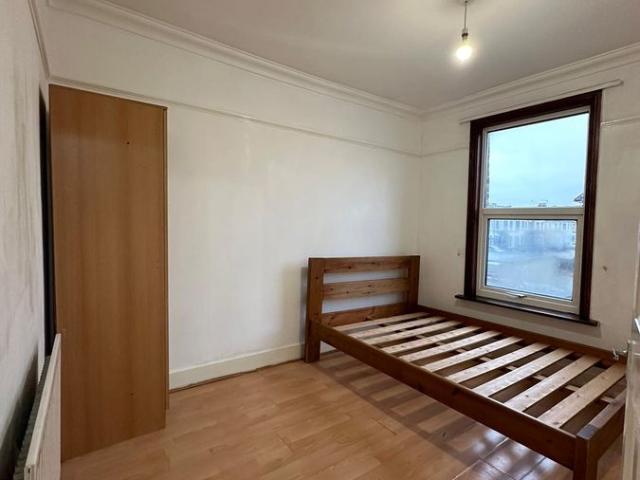 Apartment for rent in Seven Kings, Greater London