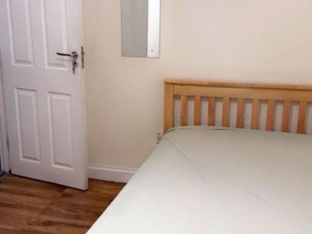 Room for rent in Seven Kings, Greater London