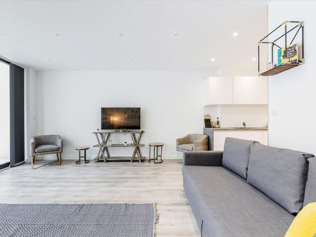 Apartment for rent in Bermondsey Village, Greater London