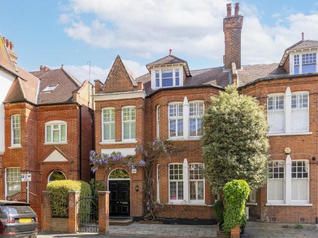 House for rent in London Borough of Hounslow, Strand