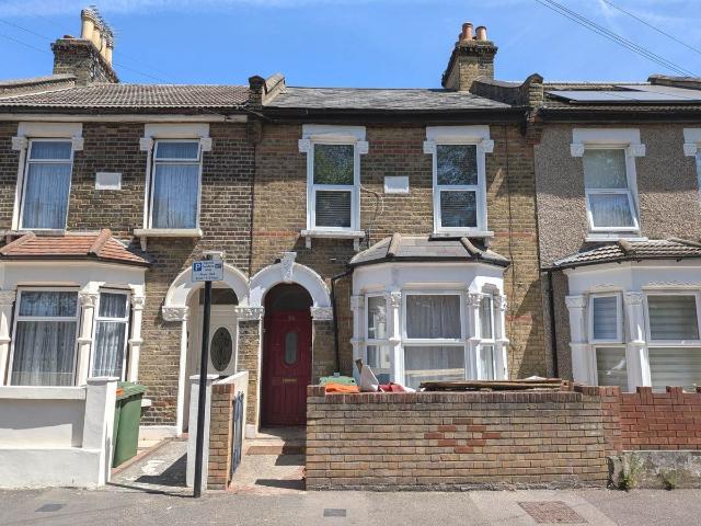 House for rent in Plashet, Greater London
