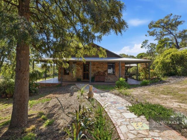 Cottage for sale in Chiltern, Victoria
