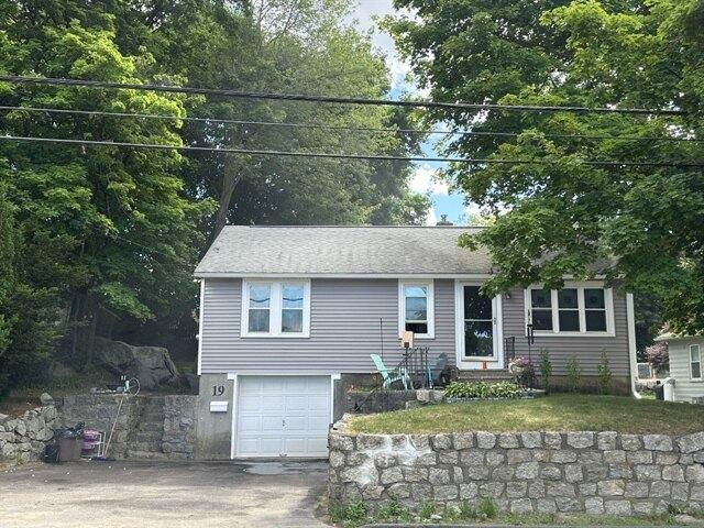 House for sale in North Uxbridge, Massachusetts