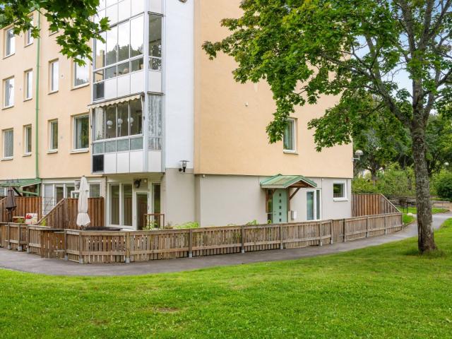 Bostadsrätt till salu i Skärholmen, Botkyrka
