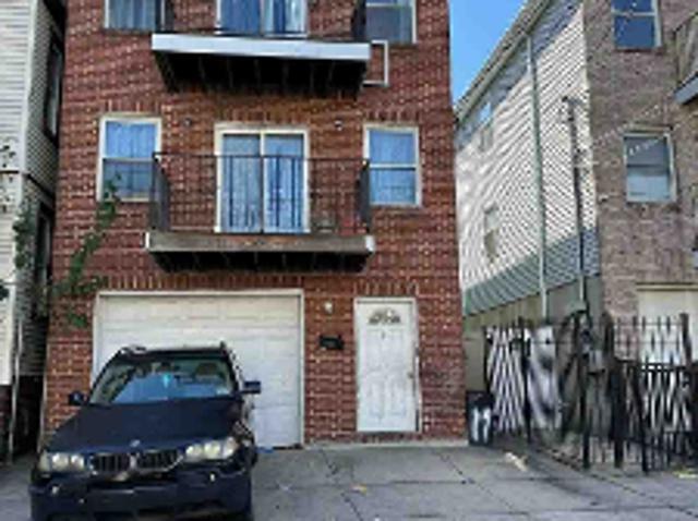 House for sale in Hudson, New Jersey
