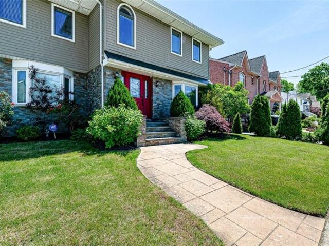 House for sale in Albertson