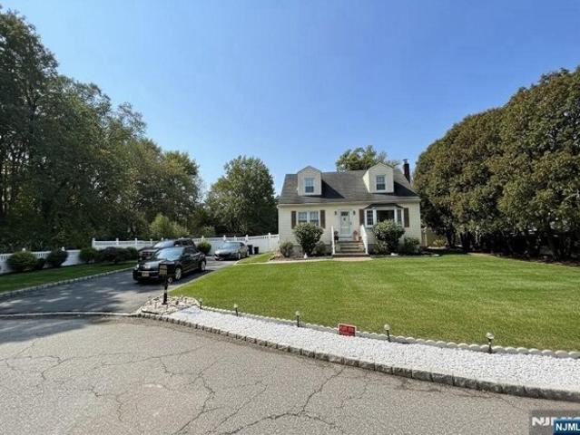 House for sale in East Hanover, New Jersey