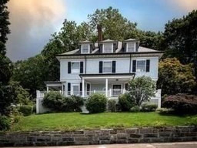 House for sale in Newton