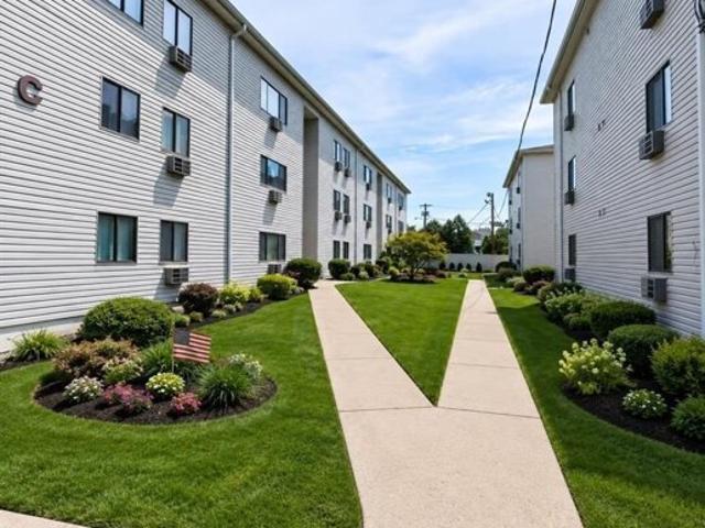 Condo for sale in Lyndhurst, New Jersey