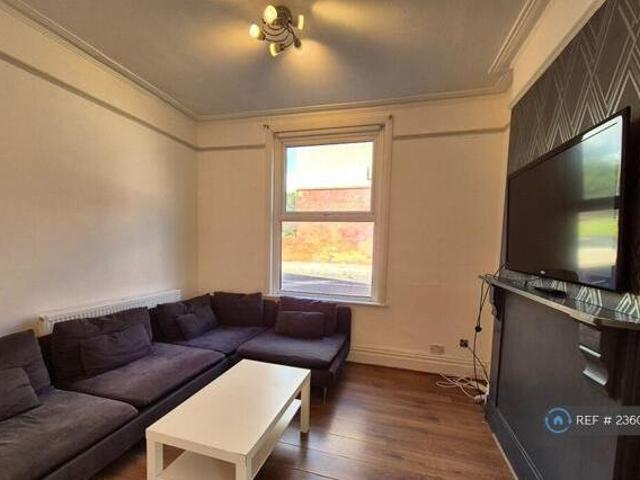 House for rent in Calderstones