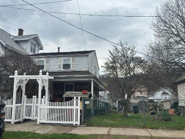 House for sale in Springdale, Pennsylvania