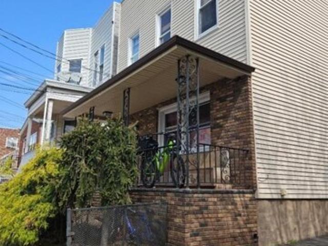 House for sale in Fairview