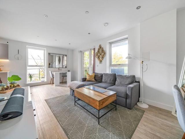 House for rent in London Borough of Ealing, Greater London