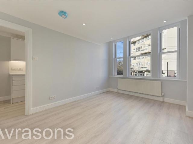 Apartment for rent in Stockwell, Greater London