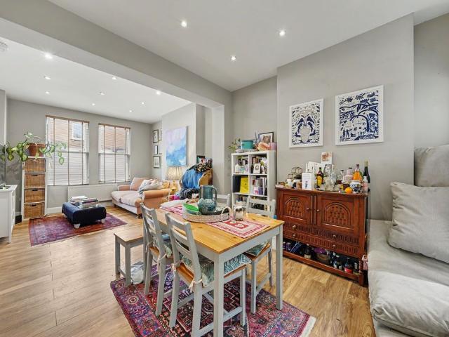 Apartment for rent in Stockwell, Greater London