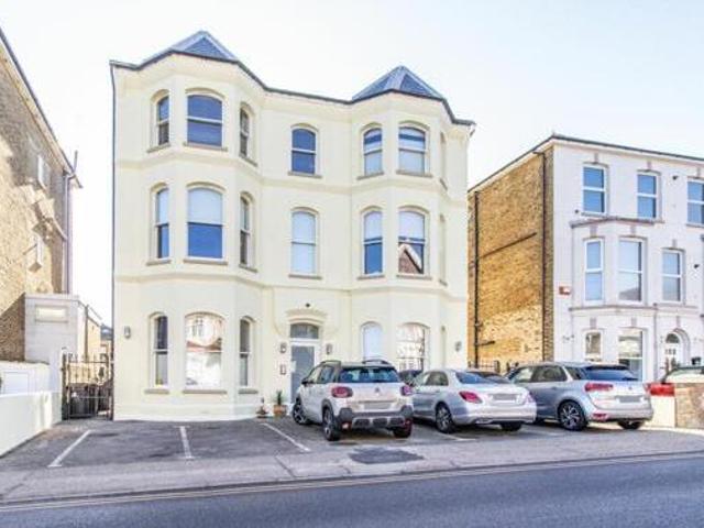House for sale in Upton, Acol