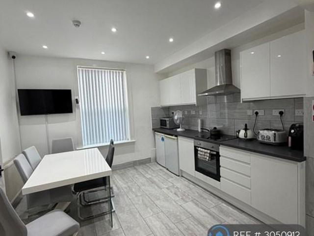 House for rent in Calderstones