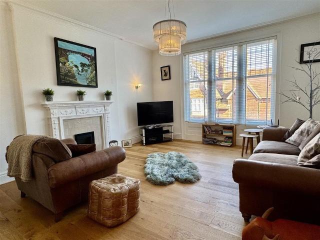 Apartment for rent in South Cliff, Kepwick
