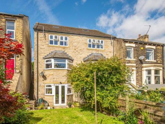 House for sale in Pudsey, West Yorkshire