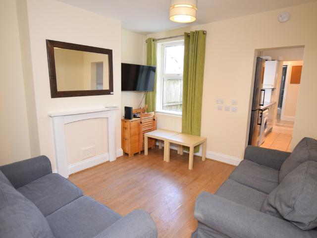 Room for rent in Elmfield, Leicestershire