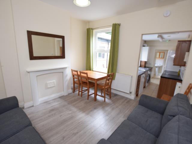 Room for rent in Elmfield, Leicestershire