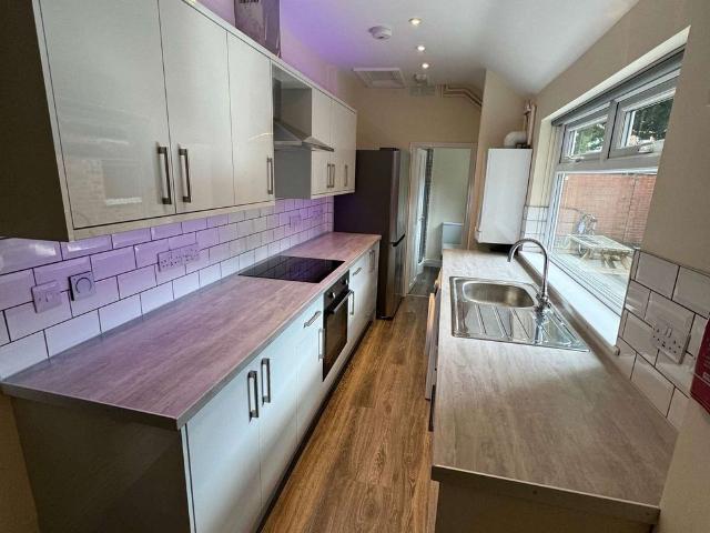 Room for rent in Elmfield, Leicestershire
