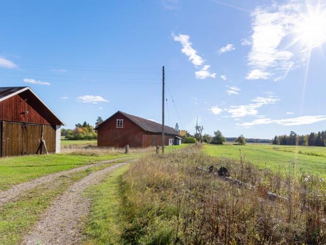 Gård till salu i Gräsbo, Uppsala län