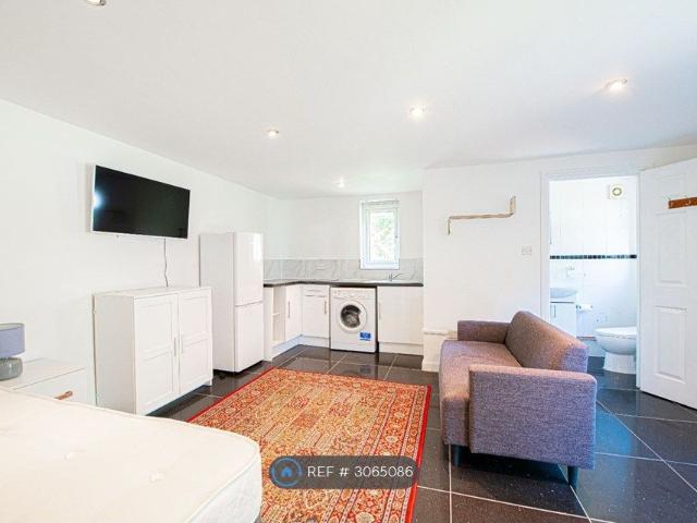 Studio for rent in Windermere Court, Greater London