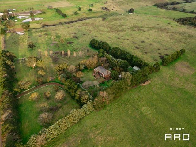 Cottage for sale in Riddells Creek, Victoria