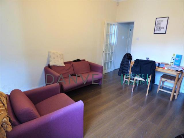 House for rent in Bede Island, Old Wharf