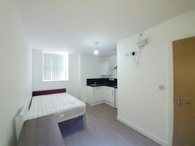 Studio for rent in West Yorkshire