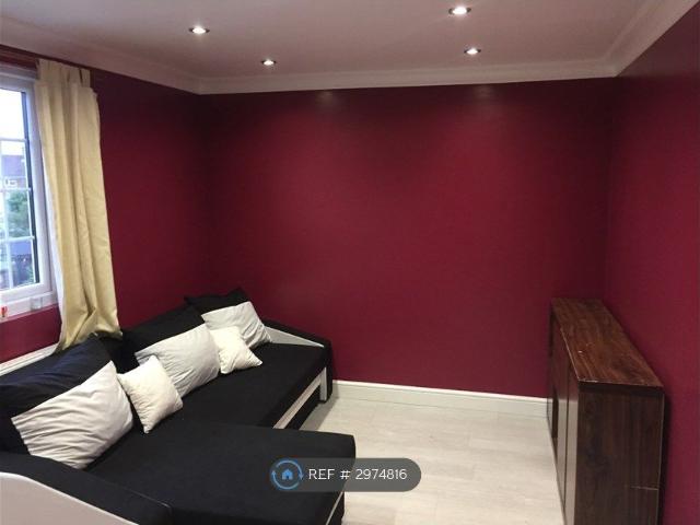 Studio for rent in Elstree and Borehamwood, Borehamwood
