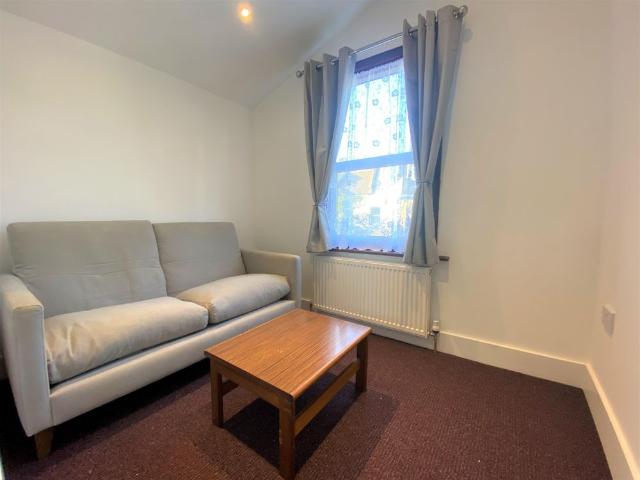 House for rent in Summerstown, Greater London