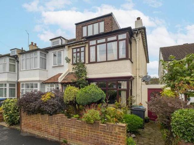 House for sale in Royal Borough of Kingston upon Thames, Greater London