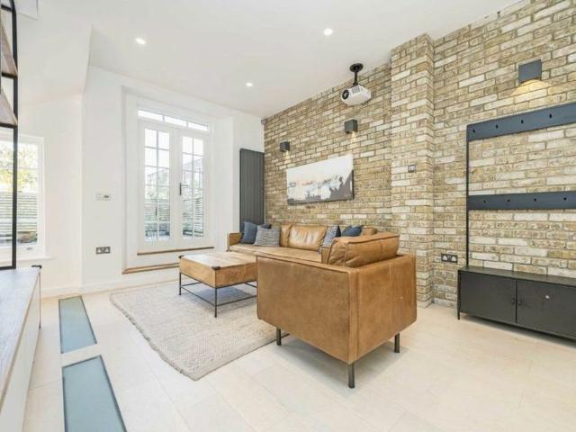 House for rent in King's Cross, Cat Hill