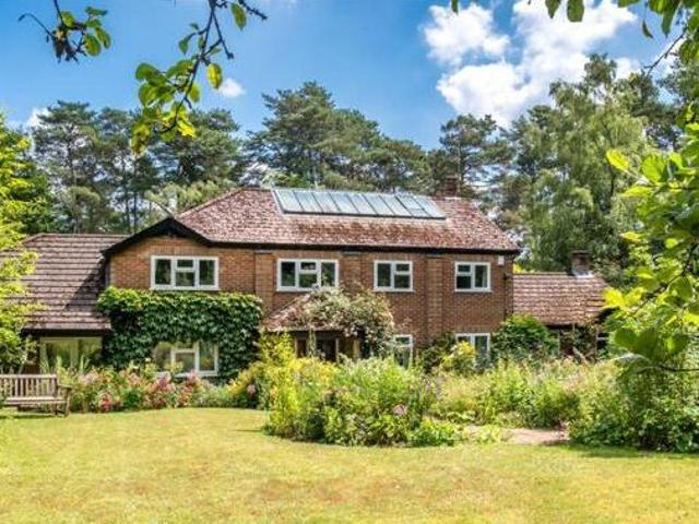 House for sale in Fole, Surrey