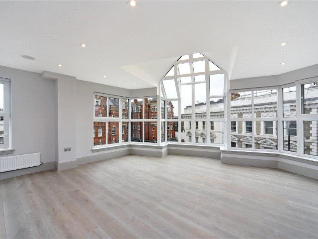 House for rent in Walham Green, Greater London