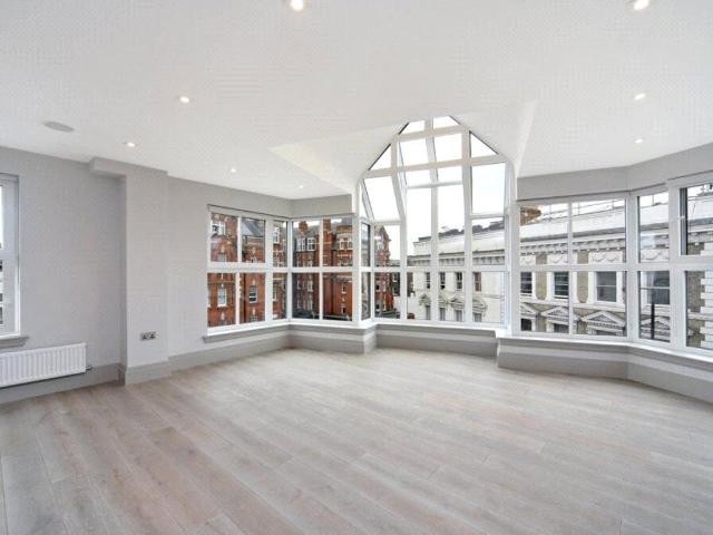 House for rent in Walham Green, Greater London