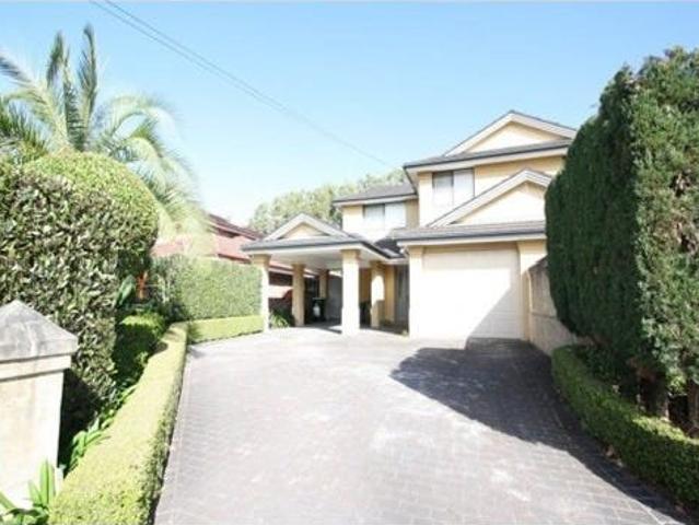 Townhouse for rent in Sydney, New South Wales