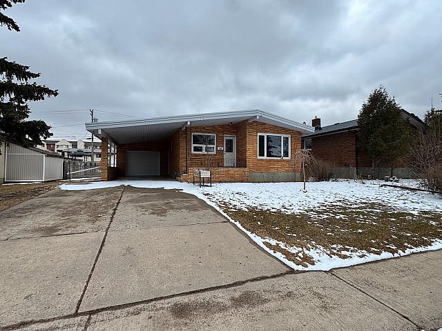 House for sale in Medicine Hat, Alberta